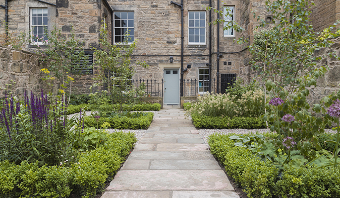 A large city garden design in Edinburgh